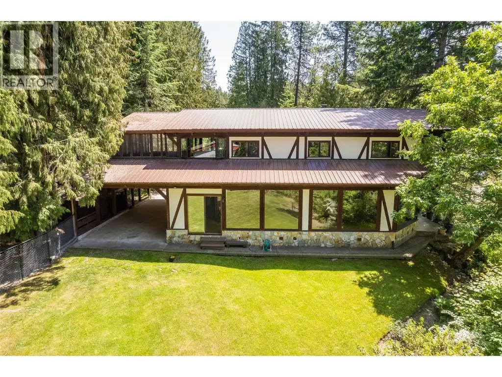 10208 Twin Bays Road, Creston
